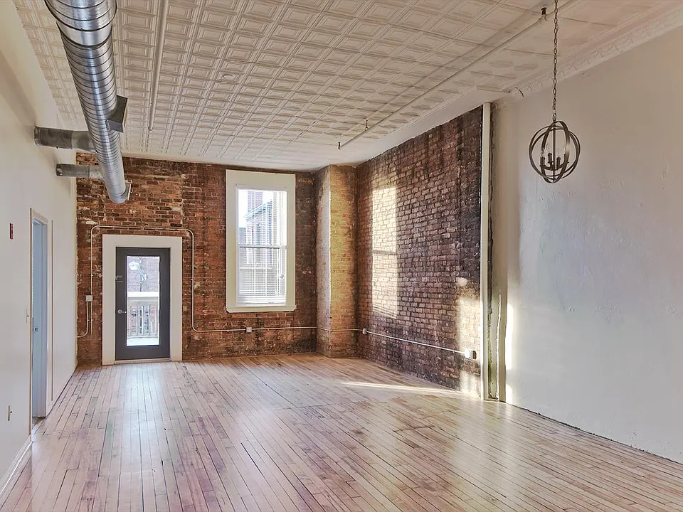 306 S Main St #2D