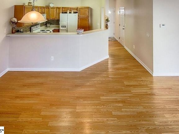 5th image of 523 Wesberry Cir