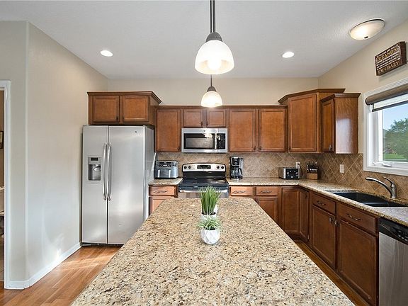 2nd image of 4119 NE Briarwood Dr