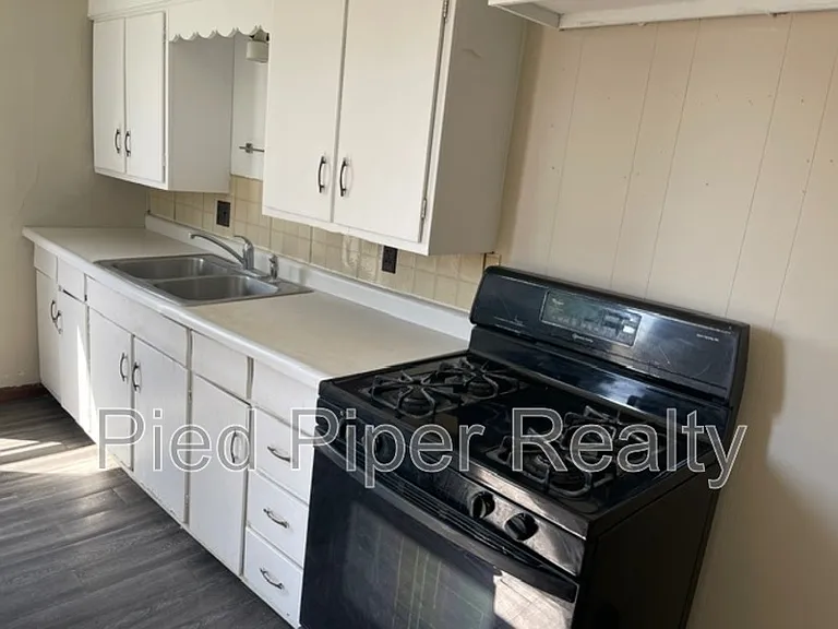 434 1/2 S State Ave — Photo 15