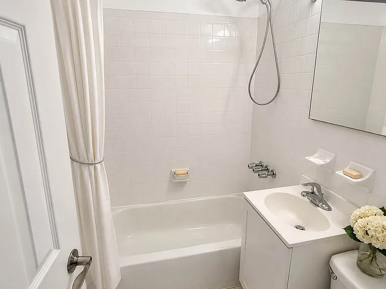 117 E 89th St #2 — Photo 5