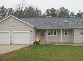 221 Wisconsin Ln, Dixon, IL 61021