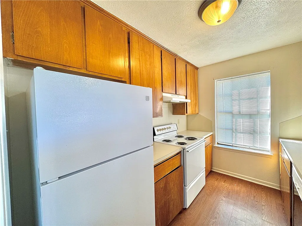 2 bed, 1.5 bath, 976 sqft, $1,000 — Photo 4