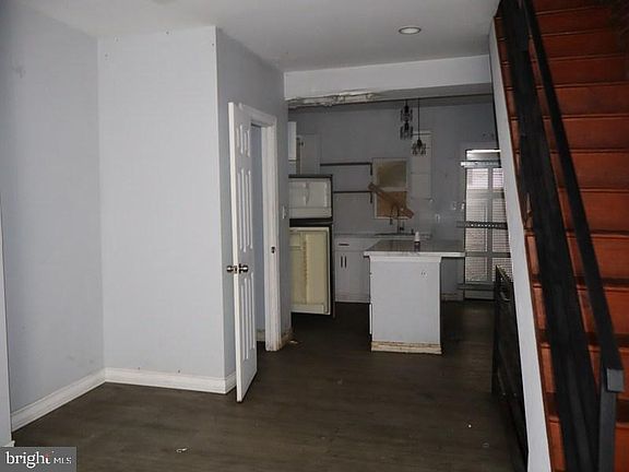 4th image of 2319 Greenwich St