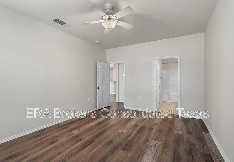 118 Portsmouth Dr — Photo 15