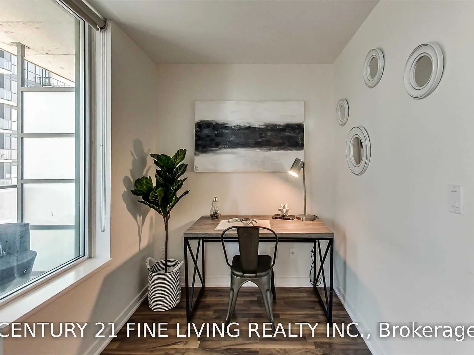 55 E Liberty St — Photo 4