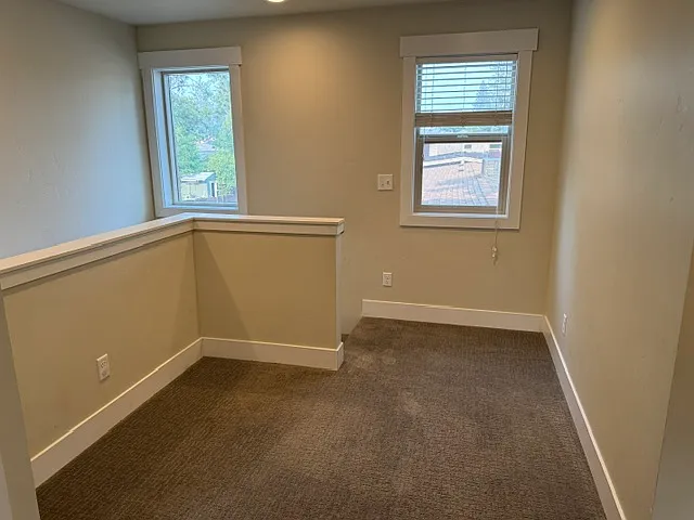 1023 E 30th Ave — Photo 15