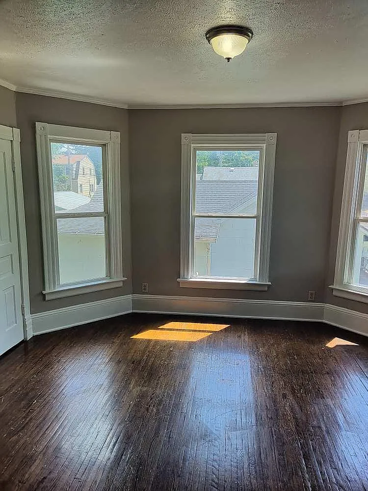 1 bed, $1,000 — Photo 2