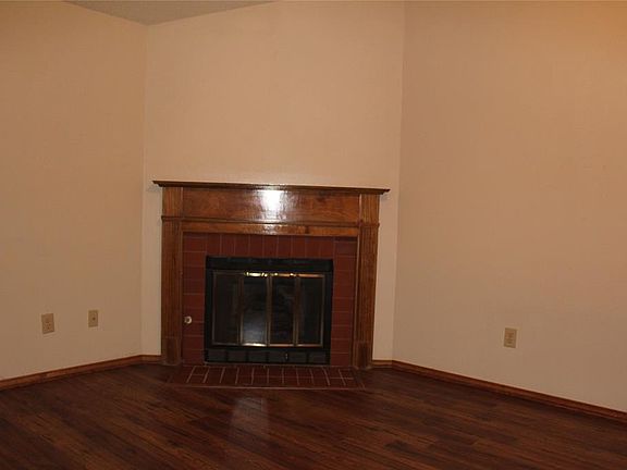 3rd image of 1000 Carver St
