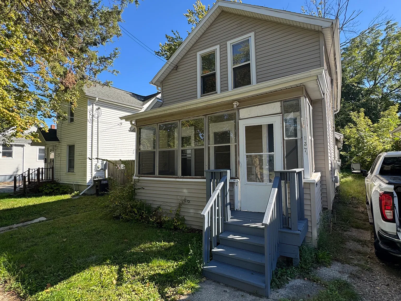 3 bed, $925 — Photo 1