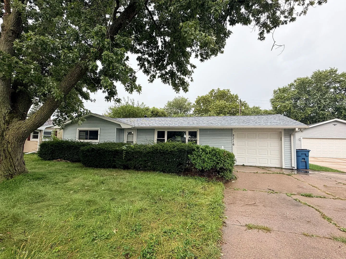 2 Bedroom House in Silvis — Photo 1