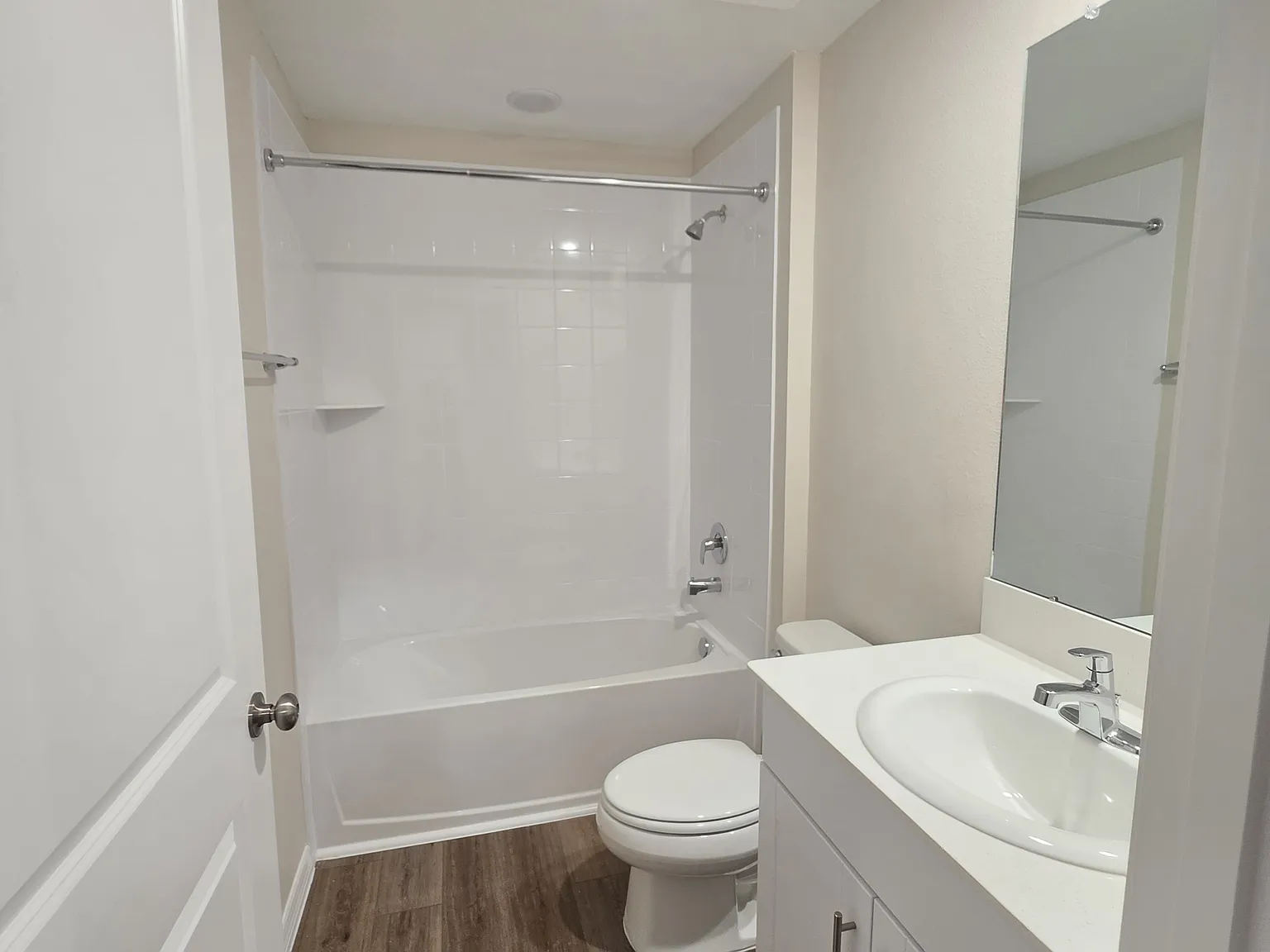 3 bed, 2292 sqft, $2,400 — Photo 3