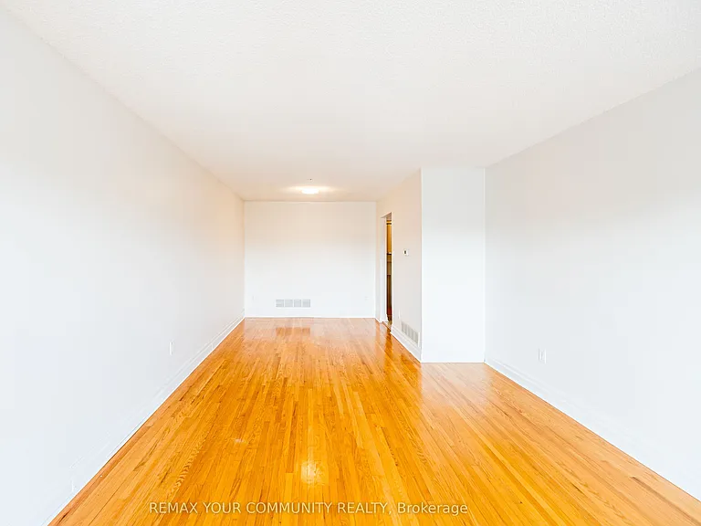 20 Terra Rd #UPPER — Photo 10