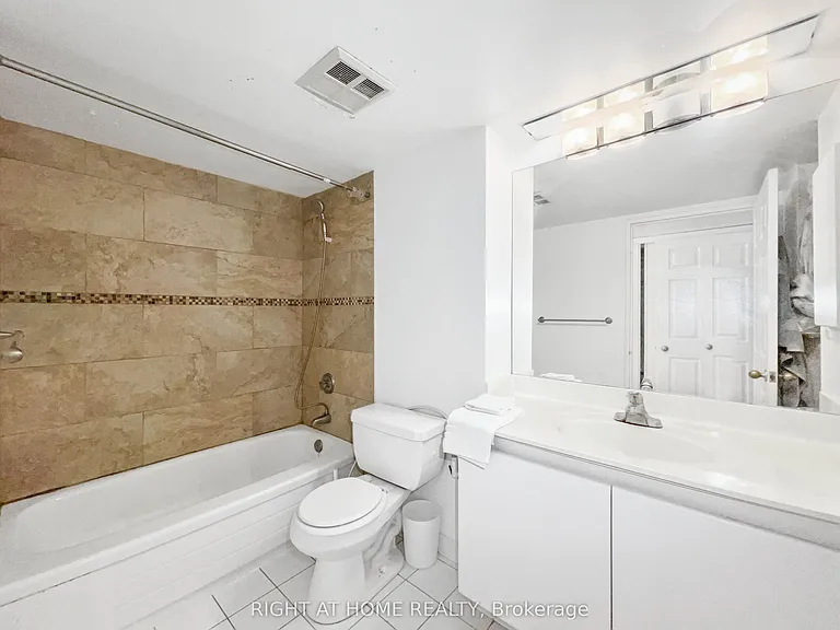 24 Wellesley St W #1113 — Photo 9