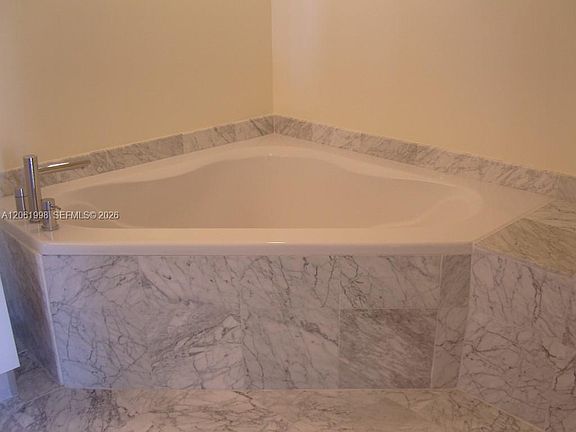 4th image of 3000 NE 188th St APT 603