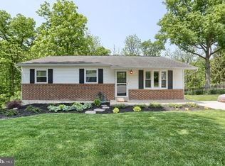 1114 Old Pond Rd, Harrisburg, PA 17112