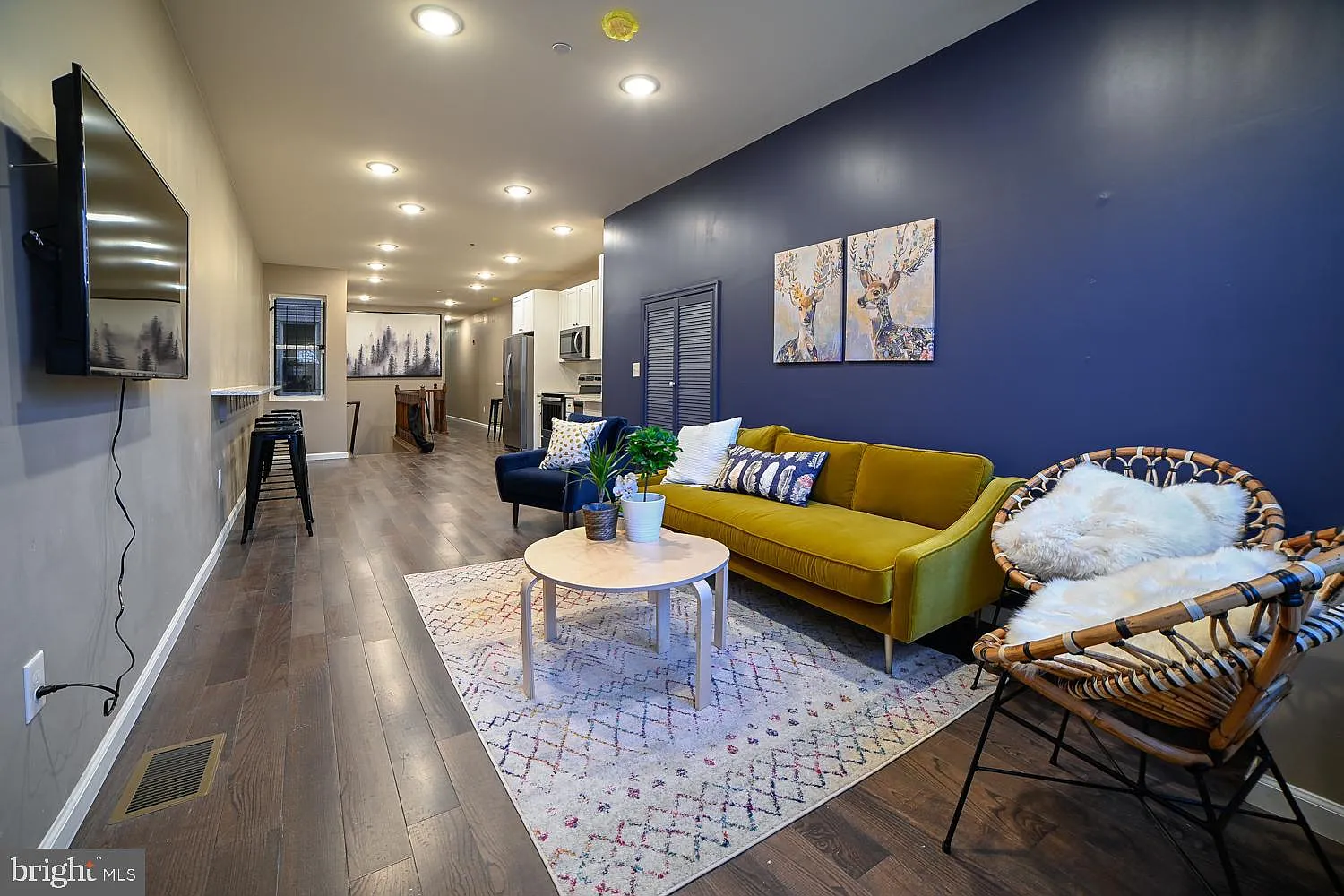 6 bed, 1100 sqft, $4,500 — Photo 2