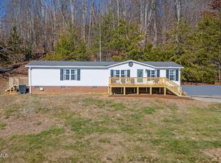 217 Woods Edge Dr, Blountville, TN 37617