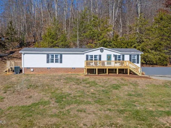 217 Woods Edge Dr, Blountville, TN 37617