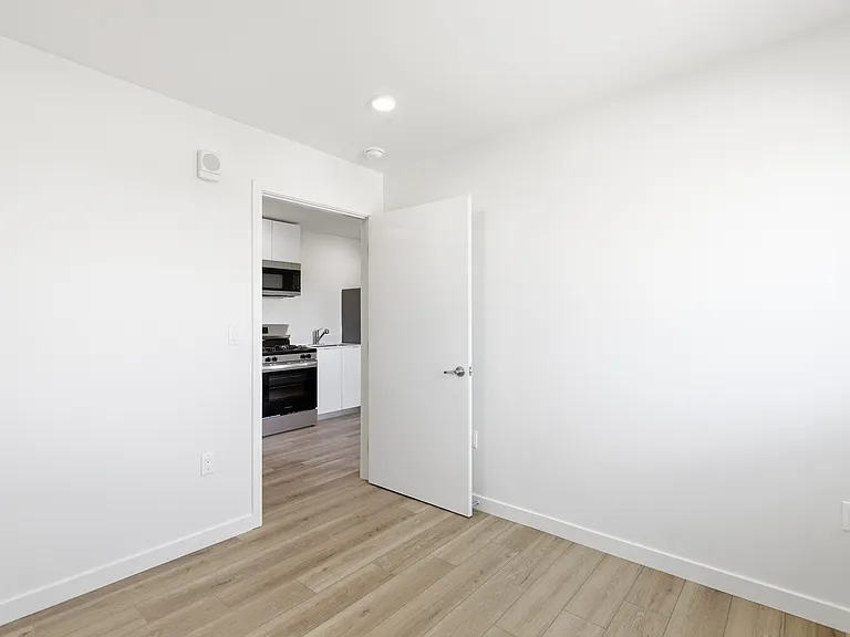 7655 1/2 S San Pedro St #102 — Photo 7