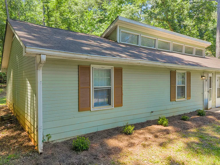 153 Creekwood Dr — Photo 2