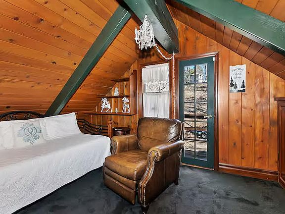 BEDROOM 4 $899/MONTH 
Plus $150 month utilities

Loft with Twin bed-Trundle bed may be available to make into larger bed- Private balcony (see pic) - 43" Samsung smart TV- Built in drawers.