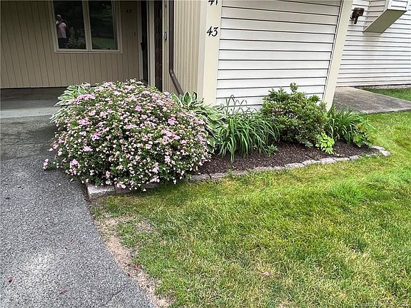 4th image of 43 Little Oak Ln Unit 43