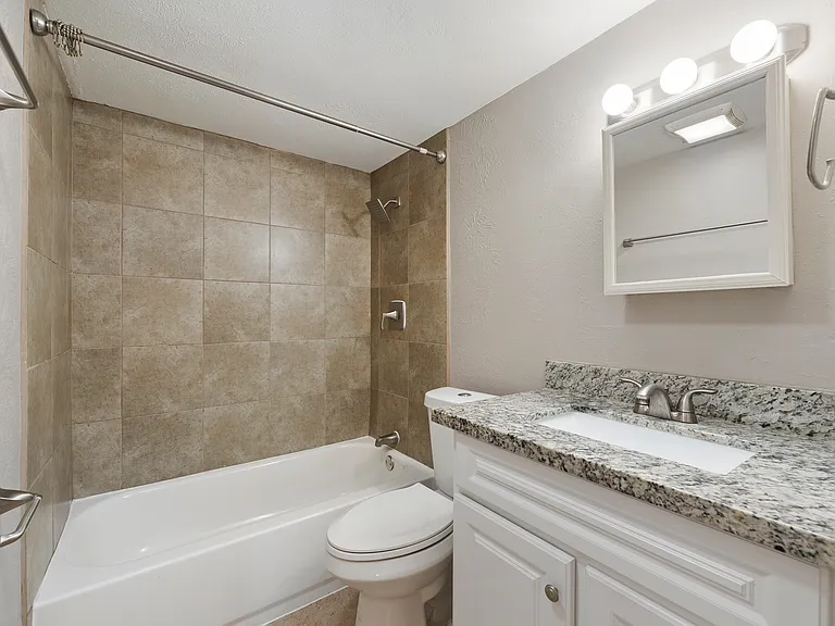 17615 Autumn Hills Dr — Photo 20