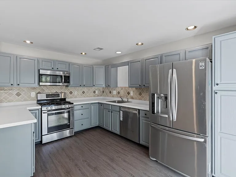 302 Wellington Park Dr — Photo 10
