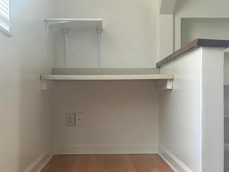 20644 Hollywood St — Photo 5
