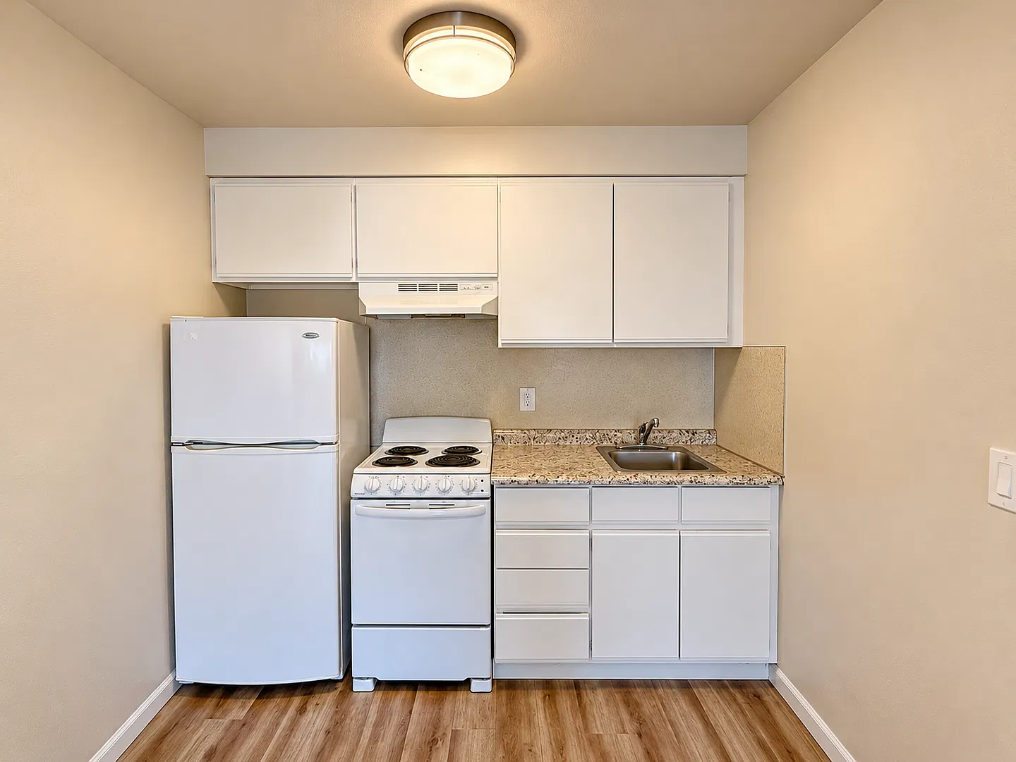 First Hill Apartments — Photo 2