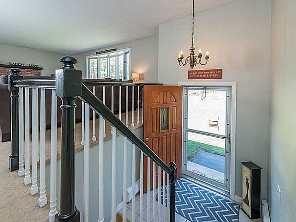3rd image of 16 Parkview Dr