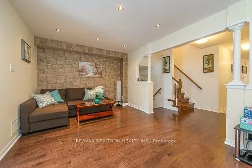 122 Benjamin Hood Cres — Photo 6
