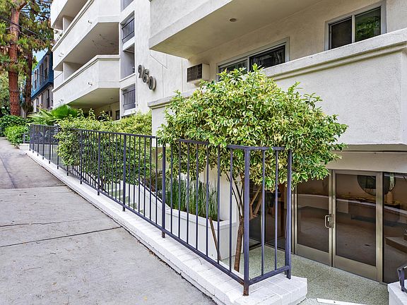 3rd image of 960 Larrabee St APT 214