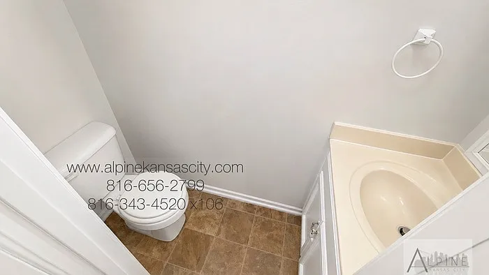 3 bed, 1.5 bath, 1370 sqft, $1,350 — Photo 4