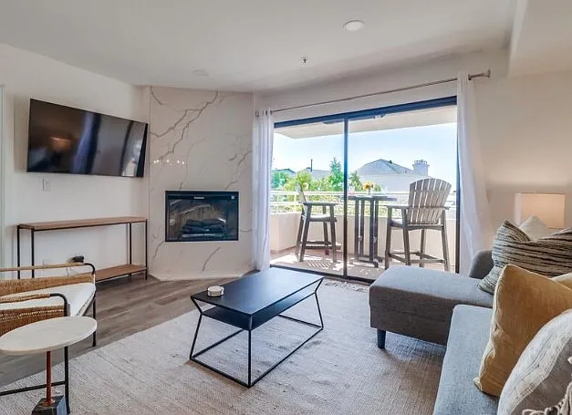 5726 La Jolla Blvd #201 — Photo 12