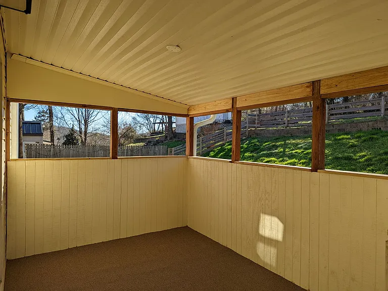 172 Lynda Cir — Photo 12