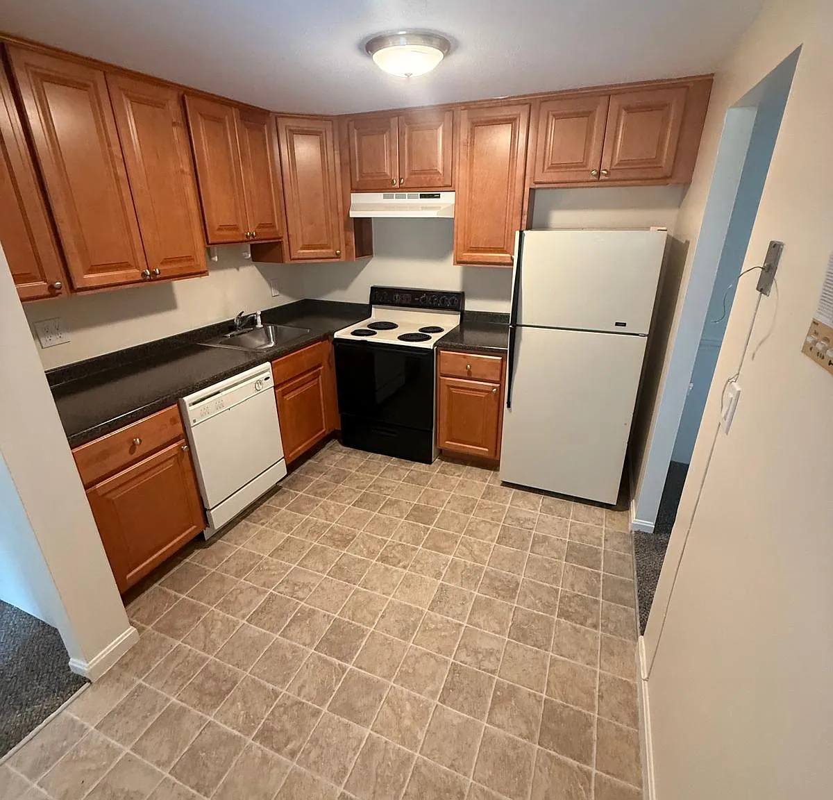 2 bed, 920 sqft, $2,400 — Photo 1