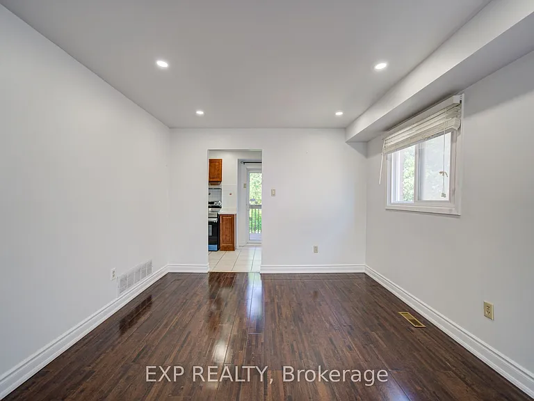 82 Muirlands Dr — Photo 7