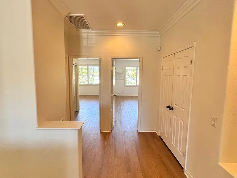 326 Manila Ave — Photo 23