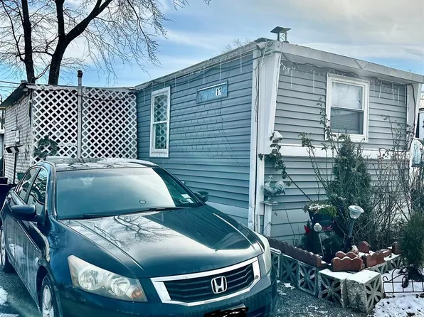 10 Fern Avenue, Bay Shore, NY 11706