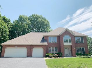 2 Roanoke Ct, Bolingbrook, IL 60440