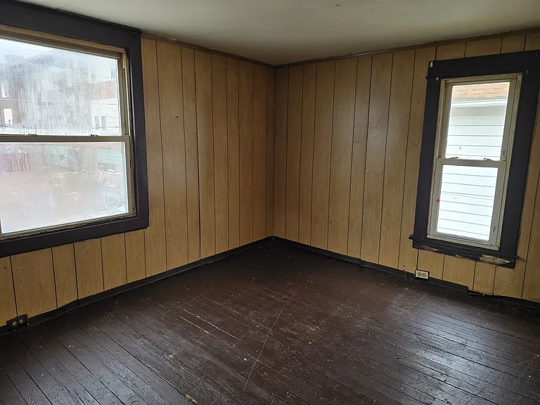 115 5th Ave — Photo 3