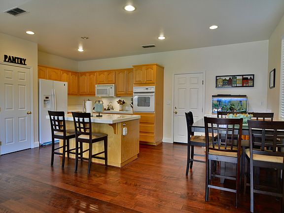 Eat in kitchen with pantry
