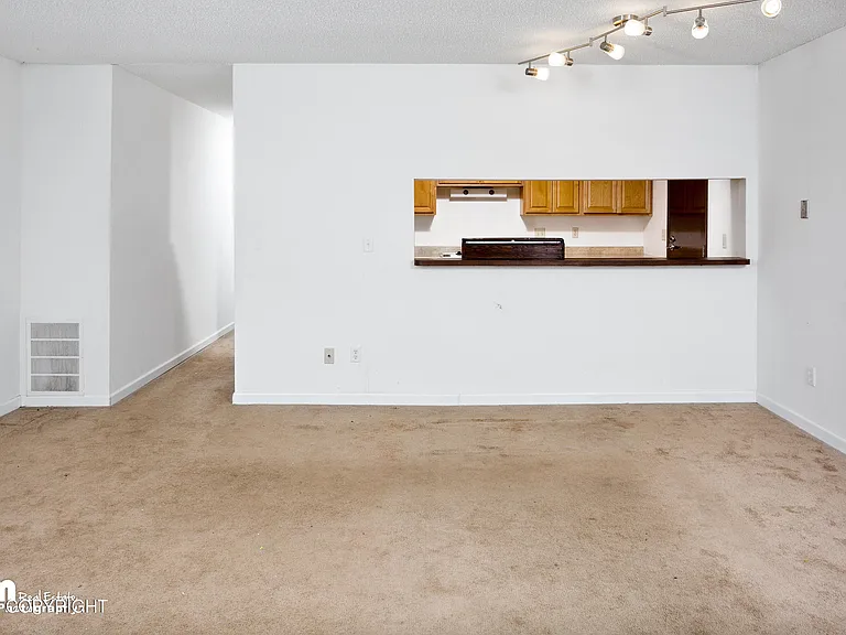 3855 Randolph St — Photo 14