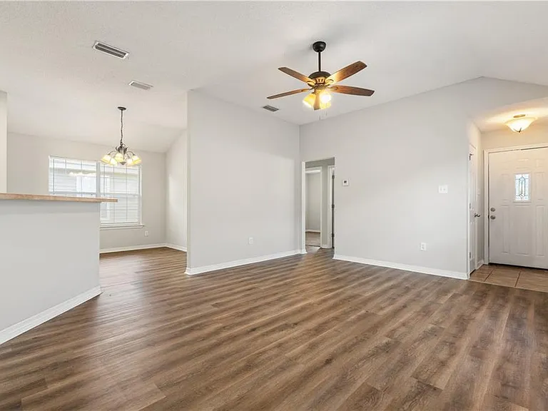 2218 Summer Xing — Photo 3