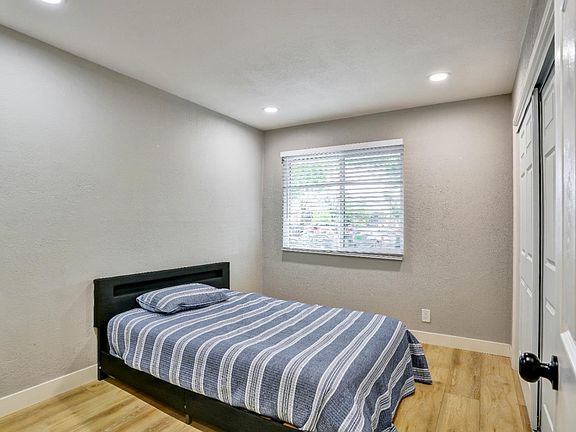 4th image of 3855 Kauai Dr