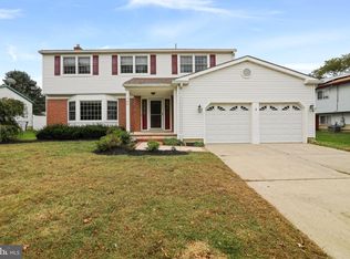 705 Hunters Ln, Mount Laurel, NJ 08054