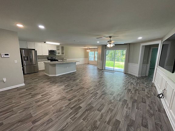 3rd image of 105 Birdwell Ct