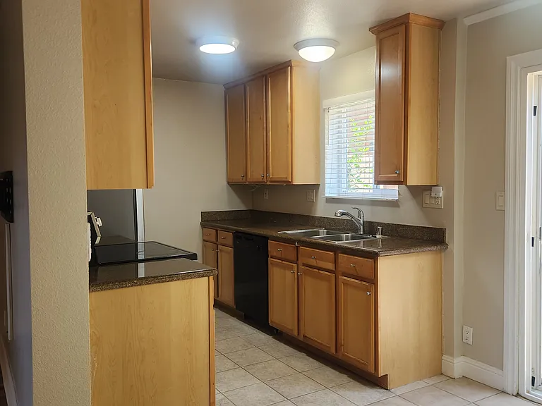 695 Sea Vale St — Photo 6